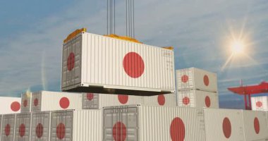 Japonya, kargo vinçlerini ihraç edip ithal ediyor. Japon bayrağıyla nakliye, yükleme ve nakliye işi kavramı.