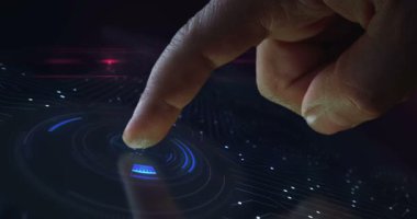 Batarya şarjı ve enerji depolama sembolü dijital soyut 3D konsept. Parmak dokunuşu ekranı. Siber teknoloji ve ağ geçmişi. Adam bilgisayar ekranını itiyor.