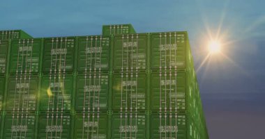 Suudi Arabistan liman terminalindeki kargo konteynırlarını ihraç ediyor ve ithal ediyor. Suudi Arabistan bayrağı endüstriyel nakliye kutusu 3D.