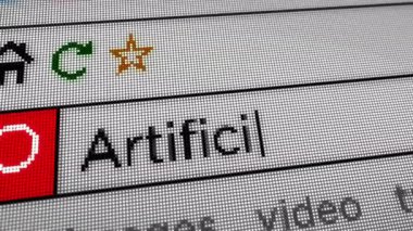 Yapay zeka ve makine tarayıcı ekranında metin yazmayı öğreniyor. Monitör piksel görünümü olan internet aranıyor.