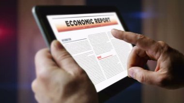 Gümrük tarifeleri, günlük savaş ticaret krizi gazeteleri, mobil tablet bilgisayar ekranında okunuyor. Manşetlerle ekrana dokunan adam 3 boyutlu haber konsepti.