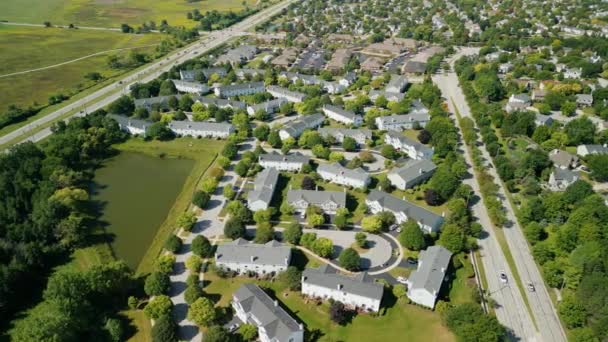 Drone View American Suburb Summertime Establishing Shot Neighborhood High Quality — Vídeos de Stock