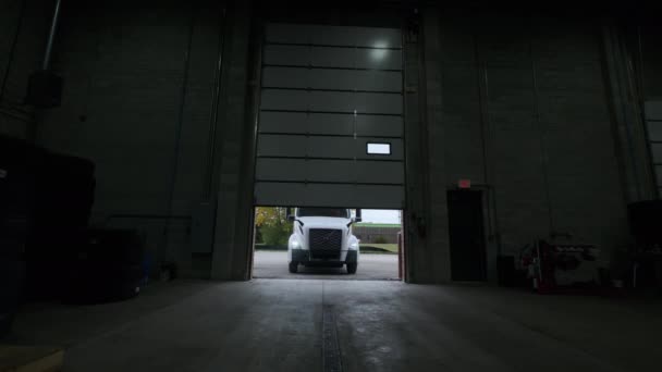 Lastbilen Verkstadsgaraget För Reparation Högkvalitativ Film — Stockvideo