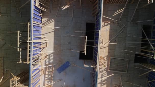 Αεροφωτογραφία Του Ένα Νέο Σπίτι Κάτω Από Την Κατασκευή Ξύλινα — Αρχείο Βίντεο