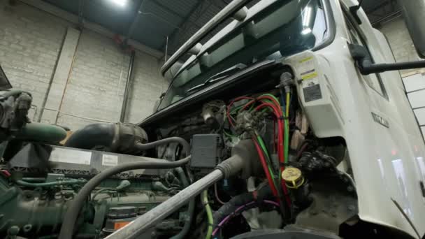 Truck Garage Voor Reparaties Hoge Kwaliteit Beeldmateriaal — Stockvideo