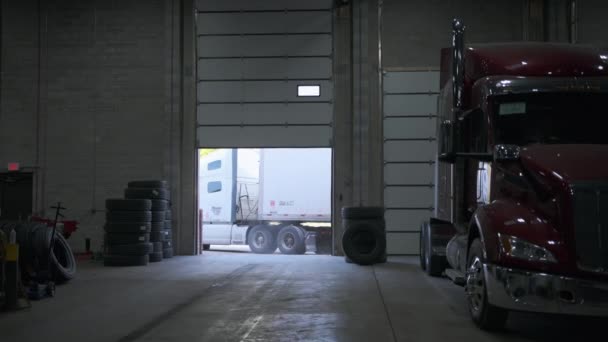 修理车间车库的卡车 高质量的4K镜头 — 图库视频影像