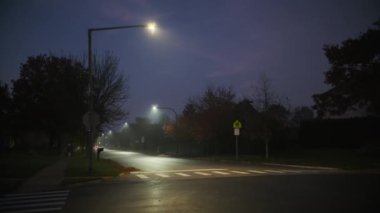 Gece vakti sis ve dumandan başka bir şey yok. - Evet. Yüksek kalite 4k görüntü