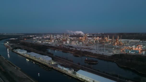 Luchtfoto Van Olie Gas Benzine Chemische Tank Met Olieraffinaderij Petrochemische — Stockvideo
