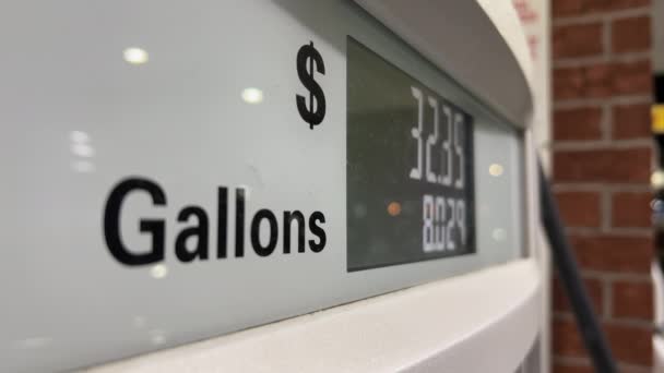 Μετρητής Καυσίμων Βενζινάδικου Τιμή Κλείσιμο Ανεφοδιασμού Αυτοκινήτου Αύξηση Του Κόστους — Αρχείο Βίντεο