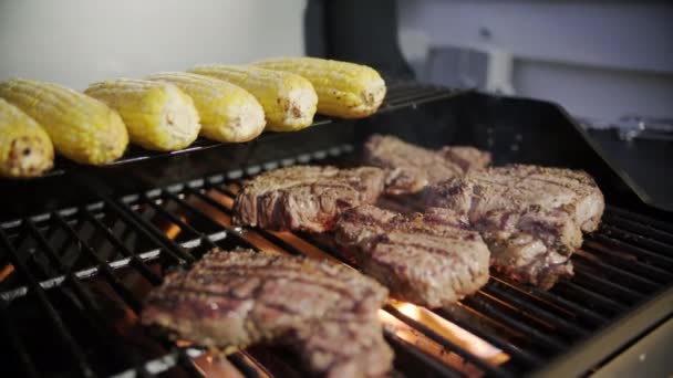 American Barbecue Food Hot Grill Hamburgers Corn Being Grilled Outdoor — Stock Video