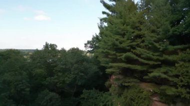 Aç Kaya Eyalet Parkı 'nın insansız hava aracı görüntüsü. Yüksek kalite 4k görüntü