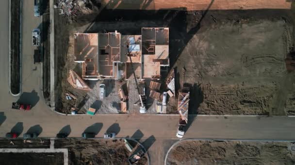 Letecký Pohled Nový Dům Výstavbě Dřevěných Rámů Trámů Slunečného Dne — Stock video