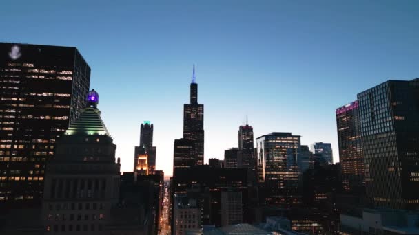 Chicago Illinois Usa Показывает Воздуха Силуэты Чикаго Downtown Skyscraper Вечернее — стоковое видео