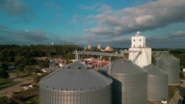 Tangki Logam Dari Lift Kompleks Pengering Grain Penyimpanan Baja Untuk — Stok Video