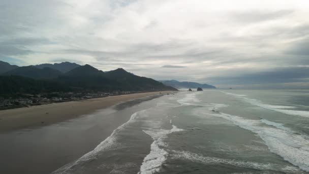 オレゴン州キャノン ビーチの空中撮影 高品質4K映像 — ストック動画