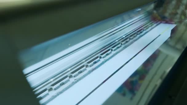 Close Shot Van Commercial Printer Drukt Het Beeld Hoge Kwaliteit — Stockvideo