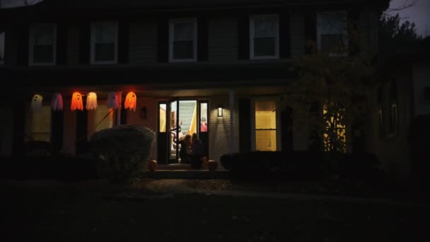 Casa Está Decorada Para Celebração Dia Das Bruxas Uma Noite — Vídeo de Stock