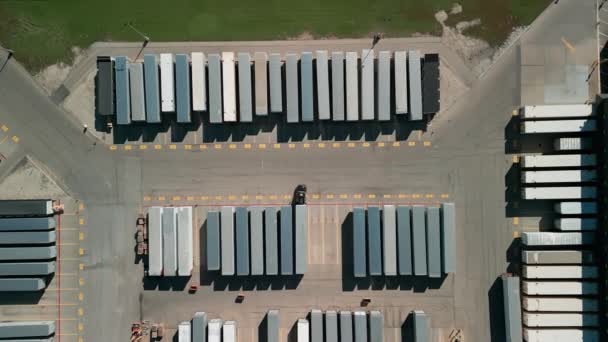 配送仓库的空中视图 卡车运送 高质量的4K镜头 — 图库视频影像