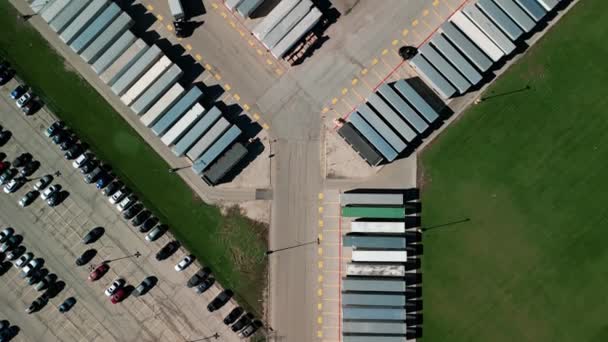 Vista Aérea Armazém Distribuição Camiões Entregar Imagens Alta Qualidade — Vídeo de Stock