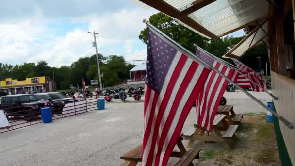 Viele Amerikanische Flaggen Auf Der Vorderseite Der Bar Naperville Usa — Stockvideo