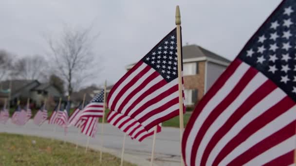 Utanför Den Långsamma Amerikanska Flaggan Som Blåser Vinden Patriotiska Koncept — Stockvideo