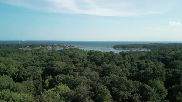 Vista Aérea Floresta Colorida Costa Bela Água Cor Azul Connecticut — Vídeo de Stock