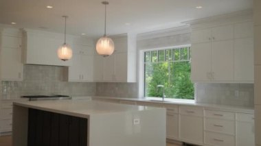 Modern Lüks Mutfak İç Tasarımı, kamerayı hareket ettir. Yüksek kalite 4k görüntü