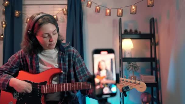 Art Woman Bloggers Online Lesson Recording Playing Guitar Blogger Wanita — Stok Video