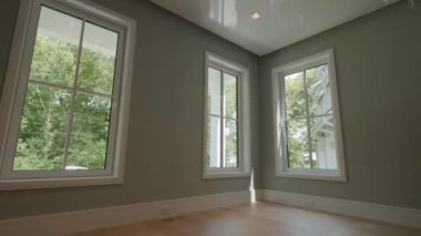 Lüks evlerde, evlerde, gayrimenkullerin içinde modern iç mekanlar. Yüksek kalite 4k görüntü