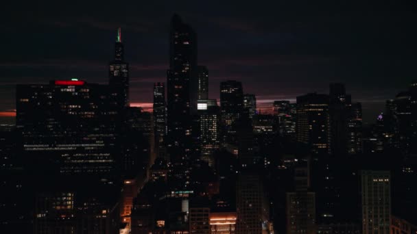 Rascacielos Del Centro Chicago Por Noche Imágenes Aéreas Amplias Imágenes — Vídeo de stock