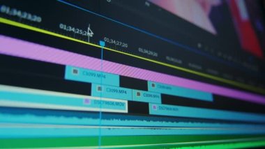 Bilgisayardaki video düzenlemesini kapat. Bilgisayarı izle ve video düzenleme, video işleme, post prodüksiyon, klip makinesi için programın çalışmalarını yakala. Yüksek kalite 4k görüntü