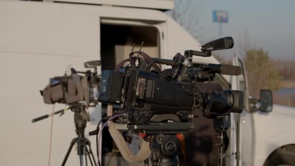Kru Berita Dan Juru Kamera Dengan Wartawan Kecelakaan Pesawat Bolingbrook — Stok Video