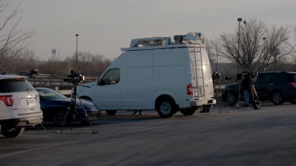新闻工作人员和摄影师与记者在现场坠毁飞机 Bolingbrook 2023年1月10日 高质量的4K镜头 — 图库视频影像