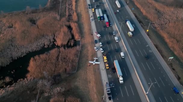 Emergency Airplane Landing Highway Drone Shot High Quality Photo — Vídeos de Stock