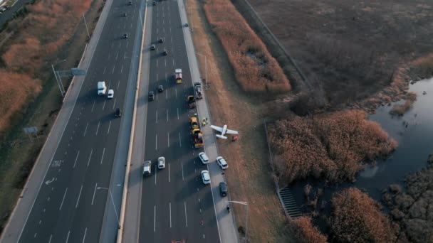 Emergency Airplane Landing Highway Drone Shot High Quality Photo — Wideo stockowe