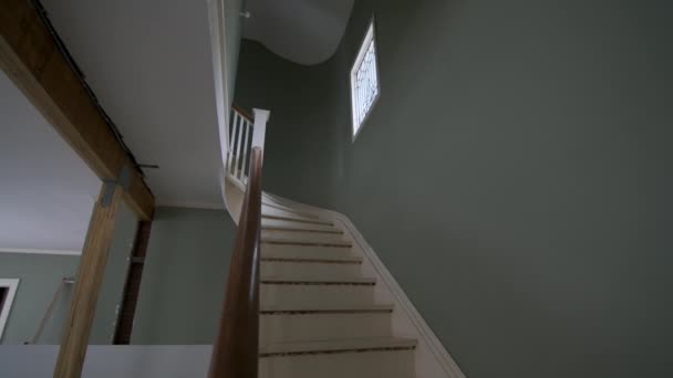 Régi Lépcsők Elemei Egy Régi Ház Újjáépítése Kiváló Minőségű Felvételek — Stock videók