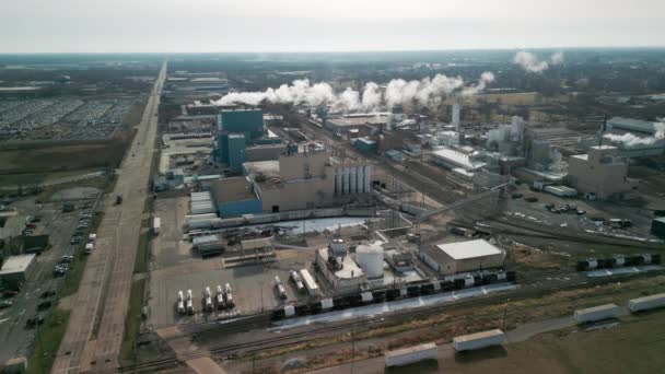Aerial Shot Big Factory Smoke Comes Out Chimney Factory Plant — Vídeo de Stock