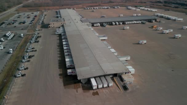 Aerial Video Fedex Warehouse Many Trailers High Quality Footage — Stock Video