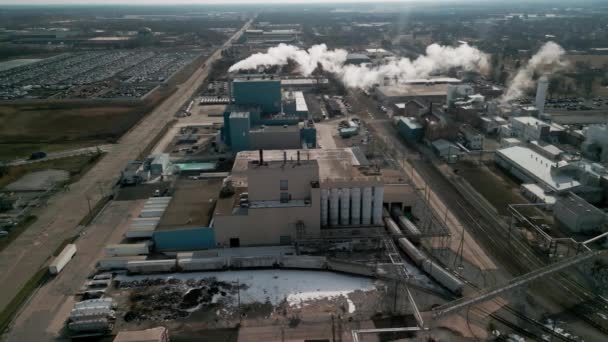 Zdjęcie Lotnicze Dużej Fabryki Dymu Wychodzi Komina Fabryki Zanieczyszczające Środowisko — Wideo stockowe