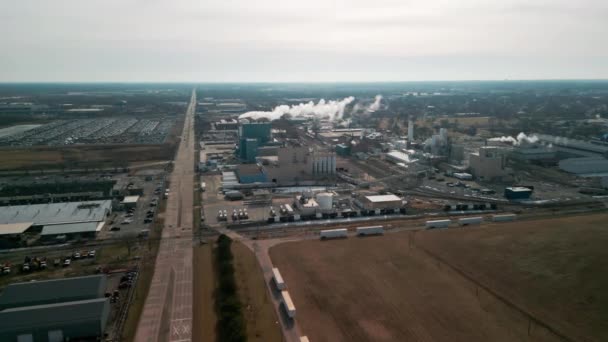 Aerial Shot Big Factory Smoke Comes Out Chimney Factory Plant — Stockvideo