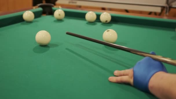 Slow Motion Video Game Pool Billiards Cue Hits Ball Pool — Vídeo de Stock