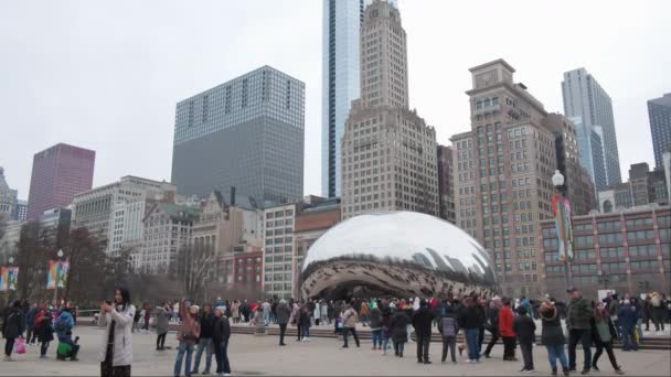 Bean 参观最多的游客之一是2023年1月3日美国芝加哥市中心的纪念碑 高质量的4K镜头 — 图库视频影像