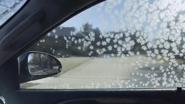 Pohybující Auto Zamrzlým Oknem Vysoce Kvalitní Záběry — Stock video