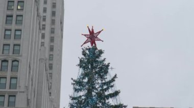 Chicago Noel Ağacı ve Turistler şehir merkezinde. Yüksek kalite 4k görüntü