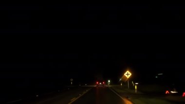 Araba penceresinin önünde yıldırım düştü. İçeriden bak. Yüksek kalite 4k görüntü