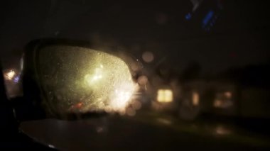 Araba penceresinin önünde yıldırım düştü. İçeriden bak. Yüksek kalite 4k görüntü