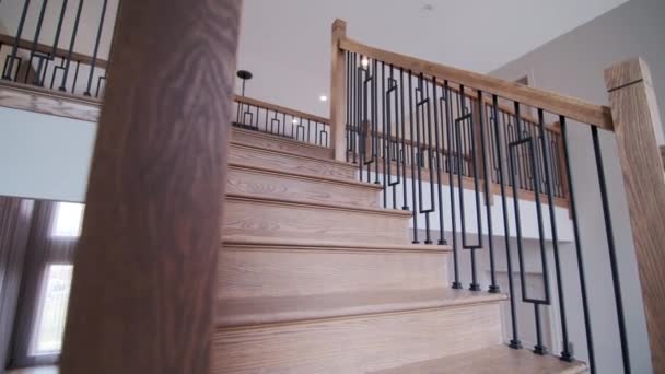 Modern Evdeki Merdivenler Emlak Işleri Yüksek Kalite Görüntü — Stok video