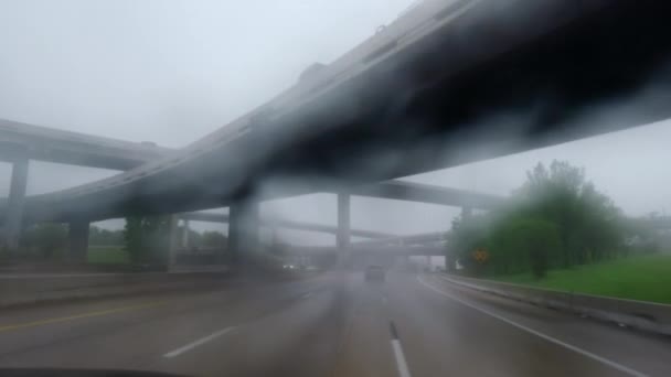 高速道路の運転中に豪雨のPovビュー 高品質4K映像 — ストック動画