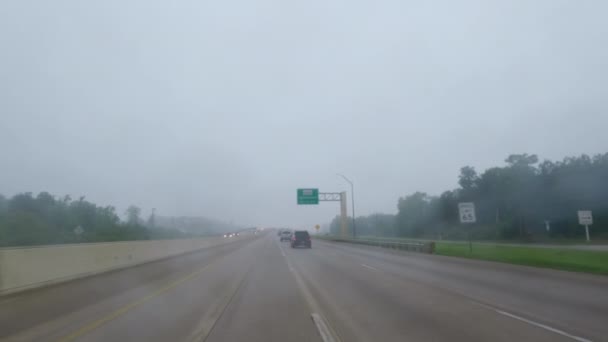 Pov Зображення Heavy Downpour Під Час Руху Автостраді Високоякісні Кадри — стокове відео
