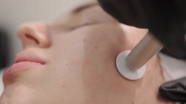 Procedimiento Microneedle Procedimiento Rejuvenecimiento Facial Para Una Mujer Imágenes Alta — Vídeos de Stock